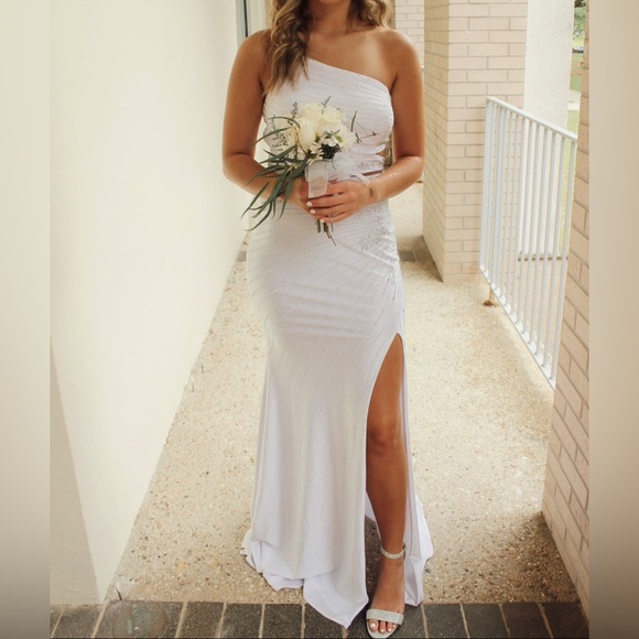 White and Silver 2Cute Prom Dress Size 2 - Picture 7 of 8